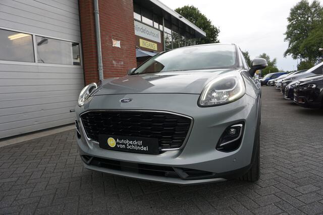 Ford PUMA 1.0 EcoBoost Hybrid Titanium AUTOMAAT LUXE! DEC. 2021 APPLE CARPLAY - ANDROID - CAMERA - PDC V+A - LED - STOELVERWARMING - STUURVERWARMING - VOORRUITVERWARMING - PARKEERHULP - DAB+ - 17 INCH LMV - NAVI - RIJSTROOKSENSOR