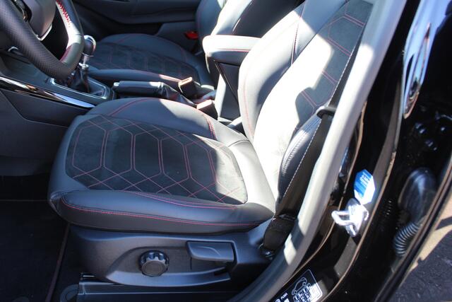 Ford PUMA 1.0 125 pk EcoBoost Hybrid ST-Line X Nieuw Model Navigatie , Bluetooth , Fab. Gar. t/m 2029 Winter Pack, Driver Assistance Pack, Camera rondom ,