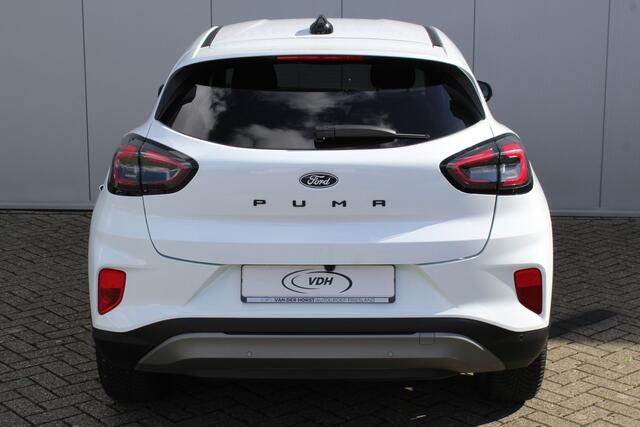 Ford PUMA 1.0-125pk EcoBoost Mild-Hybrid Titanium. Fabr. garantie t/m 24-03-2029 ! Eén van de fijnst rijdende auto in z'n klasse ! Autm. airco, stoel-, stuur- en voorraamverw., cruise control, LED verl., navigatie, telefoonvoorb., DAB radio, Apple carplay/Android a