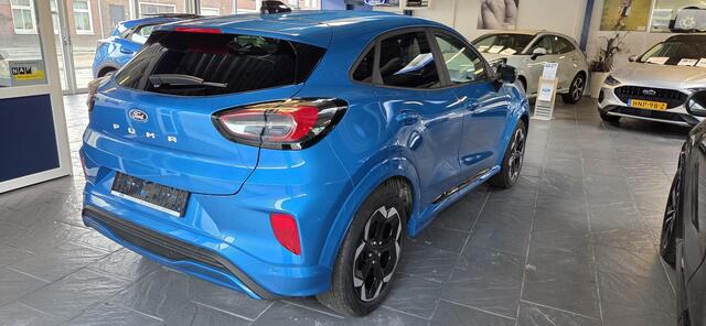Ford PUMA Gen-E Premium 44 kWh Driver Assistance en Winterpack.