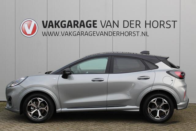 Ford PUMA 1.0-125pk EcoBoost Mild-Hybrid ST-Line, two-tone. Alwéér een prachtige hoogzitter met slechts 9.400km ! Autm. airco, camera 360gr., LM wln, side- en lane assist, adaptieve cruise cntrl, navigatie, telefoonvoorb., stoel-, stuur-- en voorraamverw. etc.