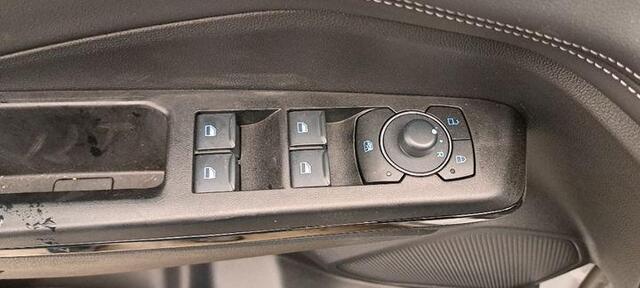 Ford PUMA 1.0 EcoBoost Hybrid Titanium 125pk | Winterpack | Trekhaak Afneembaar | SYNC 4 Navigatie |