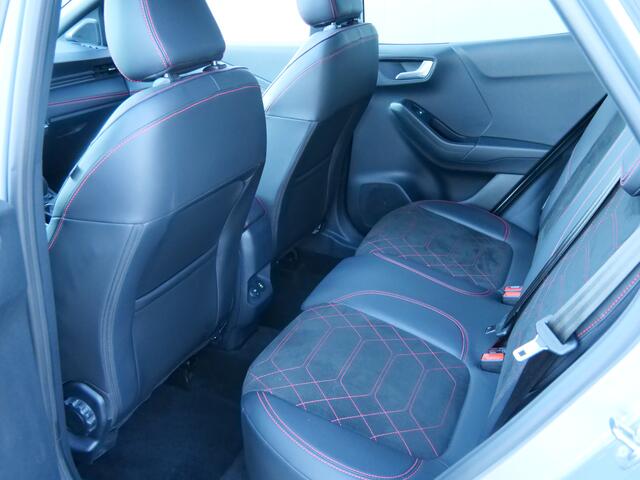 Ford PUMA 1.0 EcoBoost Mild Hybrid ST-Line 155 Pk Automaat Navi / Pano-dak / DAB / Trekhaak / Apple Carplay / Winterpakket