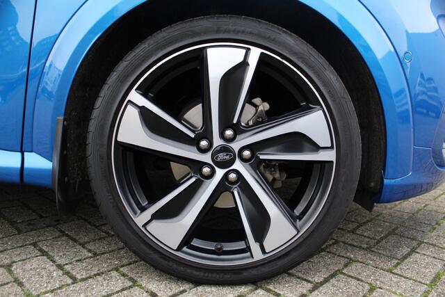 Ford PUMA 1.0-155pk EcoBoost Hybrid ST-Line X. Erg mooi, nette, luxe en sportieve Ford Puma ! Autm. airco, stoel-, stuur- en voorraamverw., camera, elektr. achterkl., trekhaak+afneemb. kogel, B&O soundsyst., lane- en side assist, adapt. cruise cntrl, LED verl. etc.