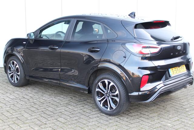 Ford PUMA 1.0-125pk EcoBoost Mild-Hybrid ST-Line X. Weinig km's, net ingereden ! Heerlijk luxe hoogzitter ! Autm. airco, stoel-, stuur- en voorraamverwarming, camera, adaptieve cruise control, side- en laneassist, LED verlichting, digitaal dashboard etc.