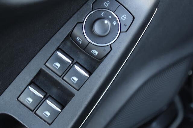 Ford PUMA 1.0-125pk EcoBoost Mild-Hybrid ST-Line X. Weinig km's, net ingereden ! Heerlijk luxe hoogzitter ! Autm. airco, stoel-, stuur- en voorraamverwarming, camera, adaptieve cruise control, side- en laneassist, LED verlichting, digitaal dashboard etc.