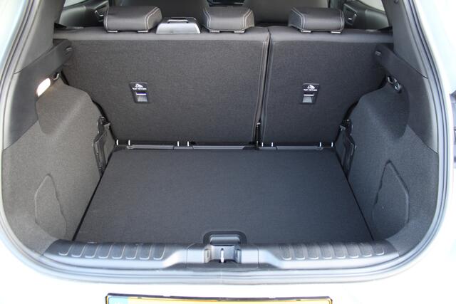 Ford PUMA 1.0-125pk EcoBoost Mild-Hybrid Titanium. Fabrieksgarantie t/m 23-03-2029 ! Werkelijk in nieuwstaat maar wel ruim ¤. 6.000,- beneden de nieuwprijs ! Autm. airco, stoel-, stuur- en voorraamverw., adapt. cruise cntrl, side- en lane assist, navigatie, telefoo