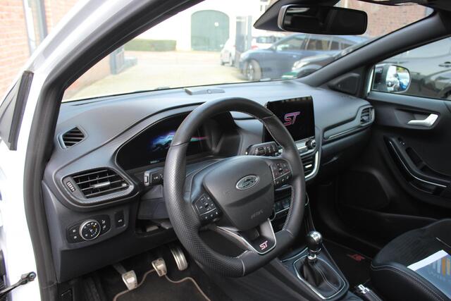 Ford PUMA 1.5 EcoBoost ST-X Performance Pack, Driver Ass Pack, Elek Achterklep, Panoramadak! 100% Dealer onderhouden!