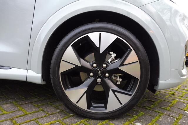 Ford PUMA 155pk ST-Line X LED, 19 inch, Trekhaak, Panodak, Winter-Pack, Driver Pack nw 47.500,-