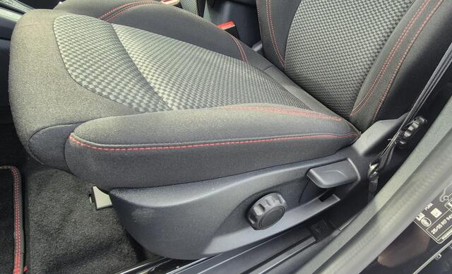 Ford PUMA 1.0 Hybrid ST-Line 155 PK - Adaptieve cruise control - Camera achter - Dodehoek detectie - Parkeer assistent - Winterpack - 17 Lichtmetaal All seasons - Privacy glass..