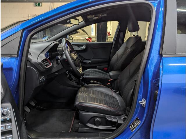 Ford PUMA 125pk ST-Line X Half Leer B&O Navi Camera Parking pack Privacy glass All Season Banden