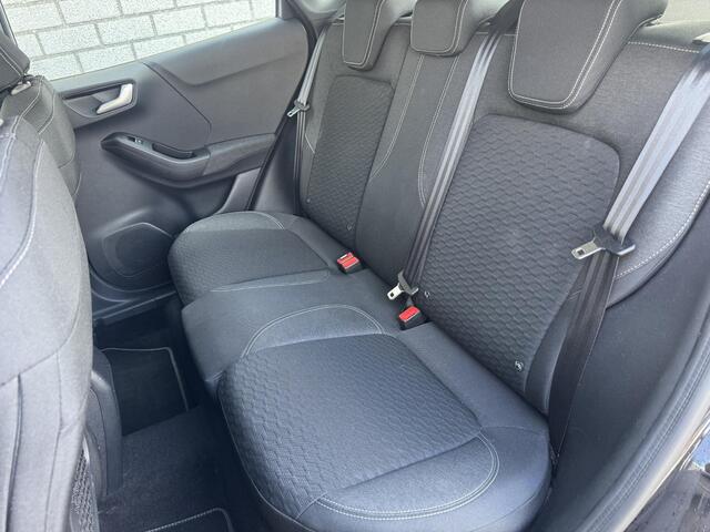 Ford PUMA 1.0 EcoBoost Hybrid Titanium | Trekhaak | Stuur + Stoelverwarming | Navigatie | Climate Control |