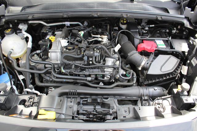 Ford PUMA 1.0-125pk EcoBoost Hybrid ST-Line X Two tone. AUTOMAAT ! Gun uzelf het plezier en comfort van een automaat ! Ca. €. 10.000,- beneden de nieuwprijs ! Volautm. airco, navigatie, telefoonvoorb., cruise control, lane assist, B&O soundsystem, LED verlichting, camera, parkeersensoren v+a etc.