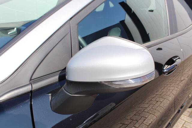 Ford PUMA 1.0-125pk EcoBoost Hybrid ST-Line X Two tone. AUTOMAAT ! Gun uzelf het plezier en comfort van een automaat ! Ca. €. 10.000,- beneden de nieuwprijs ! Volautm. airco, navigatie, telefoonvoorb., cruise control, lane assist, B&O soundsystem, LED verlichting, camera, parkeersensoren v+a etc.