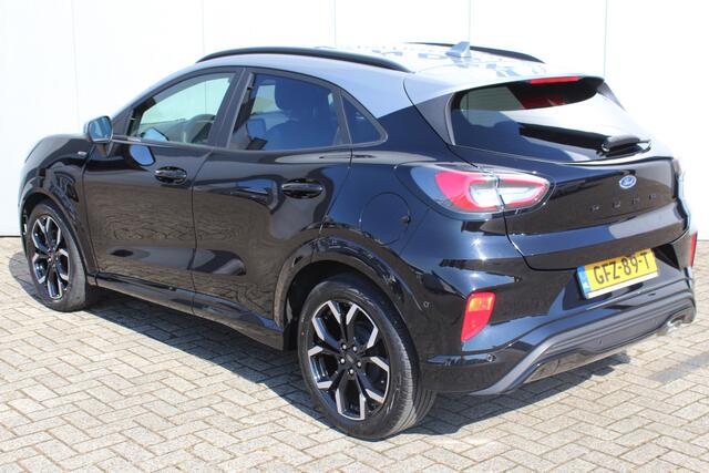 Ford PUMA 1.0-125pk EcoBoost Hybrid ST-Line X Two tone. AUTOMAAT ! Gun uzelf het plezier en comfort van een automaat ! Ca. €. 10.000,- beneden de nieuwprijs ! Volautm. airco, navigatie, telefoonvoorb., cruise control, lane assist, B&O soundsystem, LED verlichting, camera, parkeersensoren v+a etc.