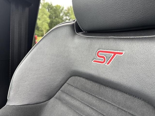 Ford PUMA 1.5 EcoBoost ST-X 200 PK | Recaro Stoelen | Performance Pack | Climate Control | Winterpack | Achteruitrijcamera | 19 inch