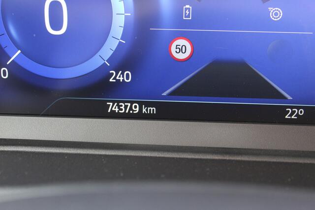Ford PUMA 1.0-125pk EcoBoost Mild-Hybrid Titanium X. Garantie t/m 07-03-2028 ! Slechts 7.400km ! Cruise cntrl, climate cntrl, stoel-, stuur- en voorraamverw., draadloos opladen telefoon, trekhaak afneembaar, navigatie, telefoonvoorb., LM wielen, B&O soundsyst., digitaal dashboard etc.