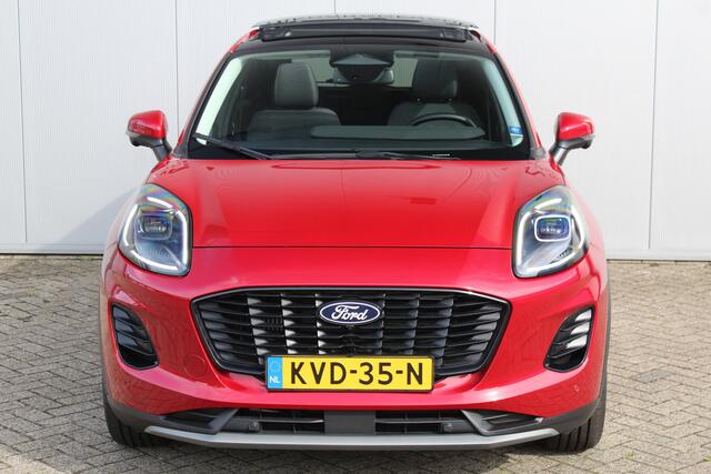 Ford PUMA 1.0-125pk EcoBoost Mild-Hybrid Titanium. Fabr. garantie t/m 21-09-2029 ! Elektr. pano-dak, stoel-, stuur- en voorraamverw., 360gr. camera, adaptieve cruise cntrl, side- en lane assist, parkeersensoren v+a, metallic lak, LM wielen.