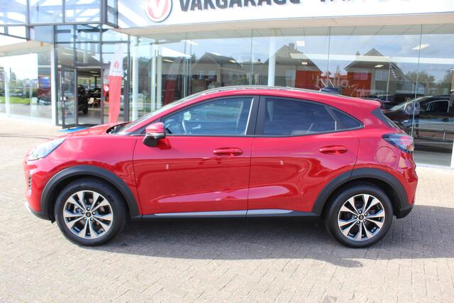 Ford PUMA 1.0-125pk EcoBoost Mild-Hybrid Titanium. Fabr. garantie t/m 21-09-2029 ! Elektr. pano-dak, stoel-, stuur- en voorraamverw., 360gr. camera, adaptieve cruise cntrl, side- en lane assist, parkeersensoren v+a, metallic lak, LM wielen.