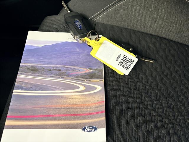 Ford PUMA Titanium Automaat Cruise Clima Navi Trekhaak Winterpack