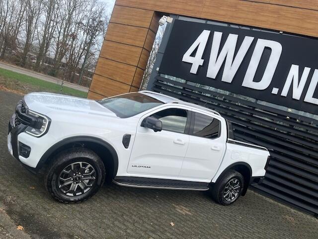 Ford RANGER 3.0 V6 AUT 4WD 2 PERS VAN BPM VRIJ DIRECT LEVERBAAR 3500 KG TREKGEW ¤ 55.900 EXCL Een van de laatste beschikbare 3.0 V6 motoren op grijs kenteken zonder BPM te betalen . deze sterke motor mag 3500 kg trekken en is FISCAAL ZEER VOORDELIG . informeer voo