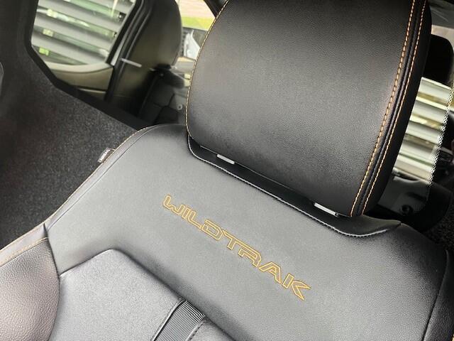 Ford RANGER 3.0 V6 AUT 4WD 2 PERS VAN BPM VRIJ DIRECT LEVERBAAR 3500 KG TREKGEW ¤ 55.900 EXCL Een van de laatste beschikbare 3.0 V6 motoren op grijs kenteken zonder BPM te betalen . deze sterke motor mag 3500 kg trekken en is FISCAAL ZEER VOORDELIG . informeer voo