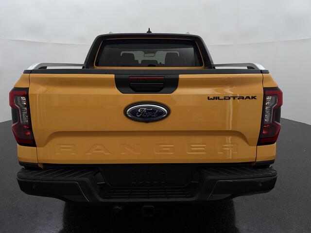 Ford RANGER Wildtrak Double Cab PHEV met o.a. een Elektrisch bedienbare rollertop, Trekhaak, Adaptieve cruise control, Dodehoekdetectie en een Achteruitrijcamera