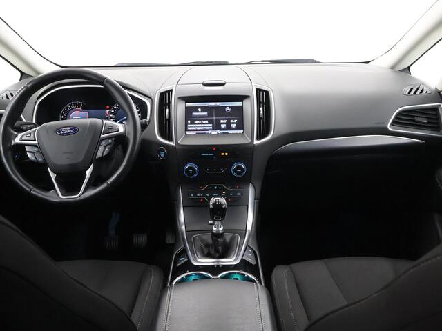 Ford S-MAX 1.5 Titanium 7p. Afn. Trekhaak | Navigatie | Stoelverwarming | Voorruitverwarming | 18" "