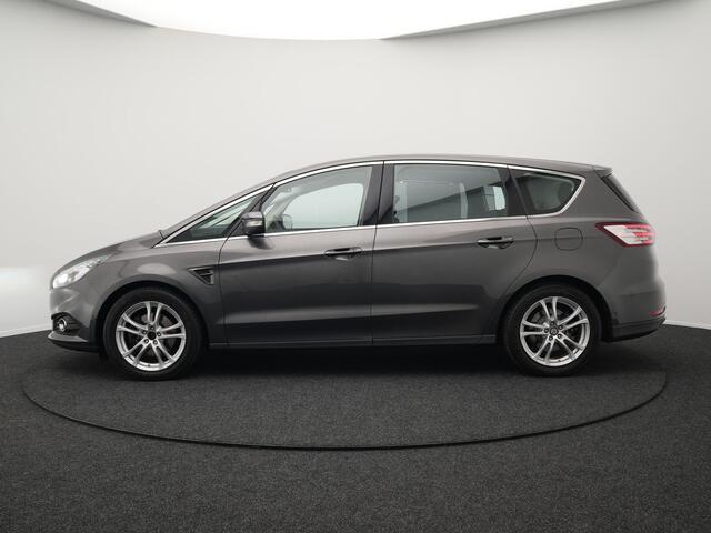 Ford S-MAX 2.0 Titanium Automaat 7-Persoons | Trekhaak Afneembaar Panodak | Navigatie | Carplay | Sfeerverlichting | DAB | Camera | Cruise Control | Elektrische Achterklep |