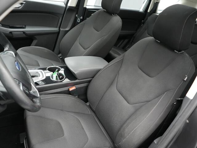 Ford S-MAX 2.0 Titanium Automaat 7-Persoons | Trekhaak Afneembaar Panodak | Navigatie | Carplay | Sfeerverlichting | DAB | Camera | Cruise Control | Elektrische Achterklep |