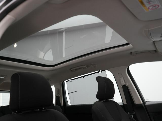 Ford S-MAX 2.0 Titanium Automaat 7-Persoons | Trekhaak Afneembaar Panodak | Navigatie | Carplay | Sfeerverlichting | DAB | Camera | Cruise Control | Elektrische Achterklep |