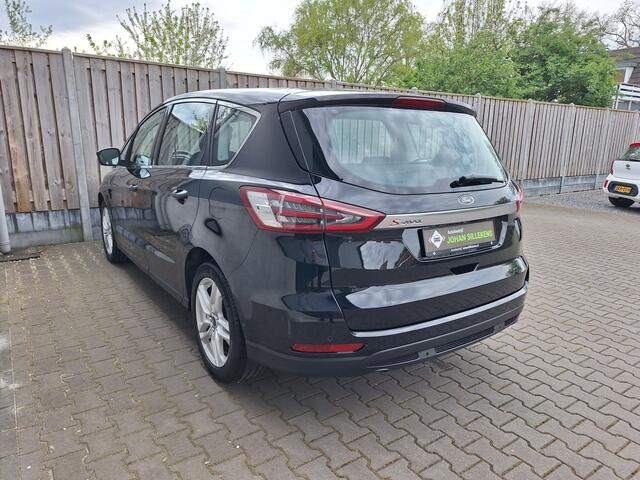 Ford S-MAX 1.5 Titanium | Airco | APK tot 08-2027 | Cruise Control | LED dagrijverlichting | Voorstoelen Verwarmd & memory seat functie |