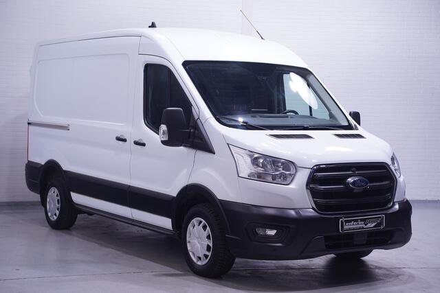 Ford TRANSIT 2.0 TDCI 130 pk L2H2 Trend Navi, Trekhaak Cruise Control, PDC V+A, Apple Carplay, NAP, NL Auto, 3-Zits