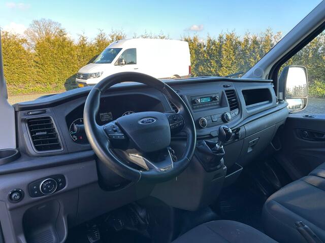Ford TRANSIT 2.0 TDCI EURO 6 / L2H2 / TREND / 1e EIG. / IMPERIAAL / 2.45 TONS TREKHAAK / AIRCO / CRUISE / 3-ZITS