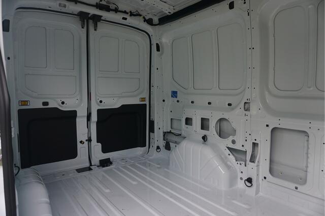 Ford TRANSIT 350M 130PK L2H2 BPM VRIJ!! Airco, Navi, Camera, Trekhaak!! NR. B01*