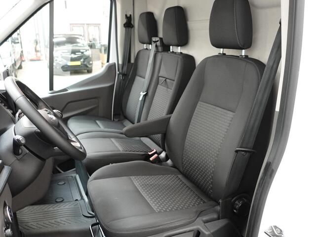 Ford TRANSIT 105pk 2.0 L2H2 Trend Airco Trekhaak Navi Cruise Airco Navi Trekhaak Cruise Control