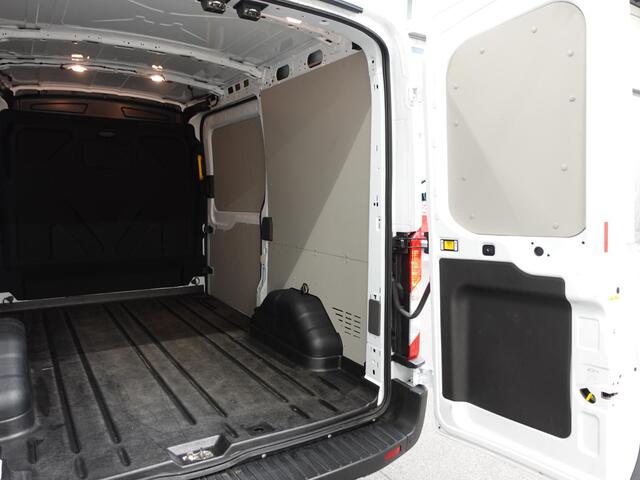 Ford TRANSIT 105pk 2.0 L2H2 Trend Airco Trekhaak Navi Cruise Airco Navi Trekhaak Cruise Control