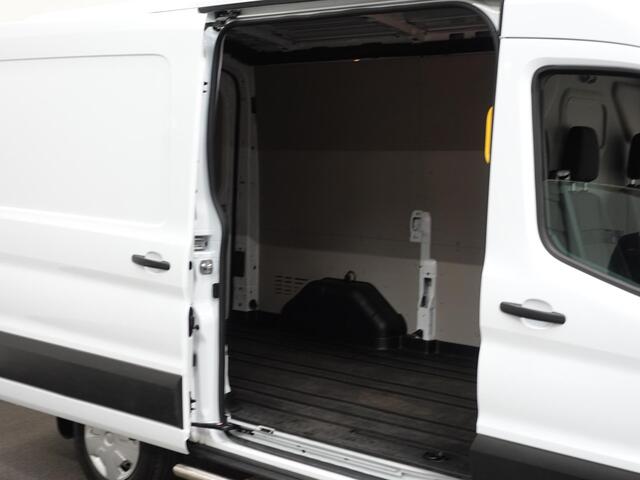 Ford TRANSIT 105pk 2.0 L2H2 Trend Airco Trekhaak Navi Cruise Airco Navi Trekhaak Cruise Control