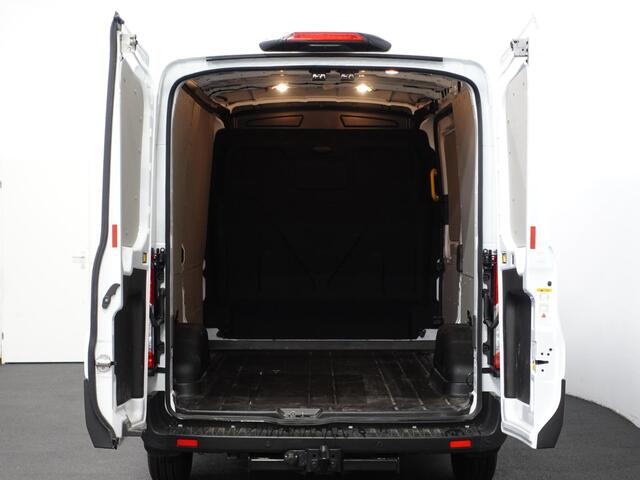Ford TRANSIT 130pk L2H2 Trend Automaat Navigatie Apple Carplay/ Android Auto Trekhaak Airco Cruise control Camera