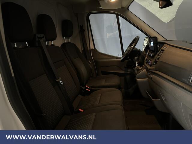 Ford TRANSIT 2.0 TDCI 131pk L3H2 Euro6 Airco | Camera | Navigatie | Apple Carplay | Android Auto Cruisecontrol, Parkeersensoren, Elektrisch verstelbare bestuurdersstoel, Verwarmde voorruit, Stoelverwarming, Bijrijdersbank