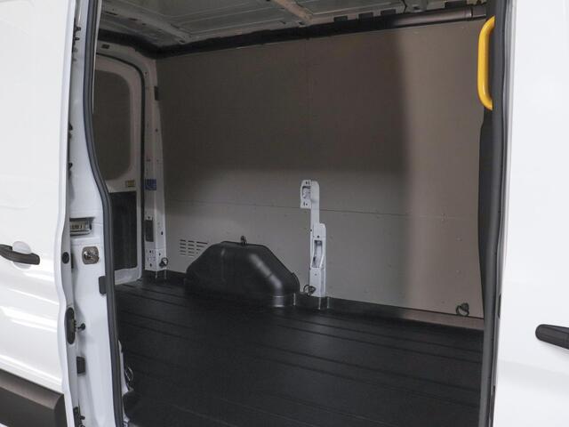 Ford TRANSIT 130pk L2H2 Trend Automaat Airco Navigatie Cruise Control Trekhaak Camera 360 Parkeersensoren Carplay