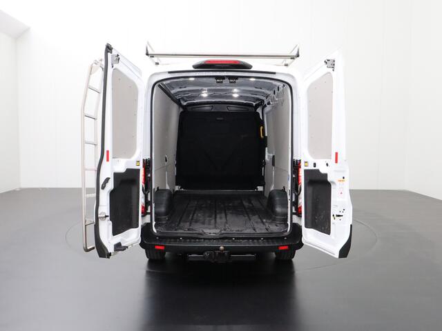Ford TRANSIT 2.0TDCI 130PK L3H2 | Imperiaal | Trekhaak | Navigatie | Camera | Airco | Cruise | 3-Persoons
