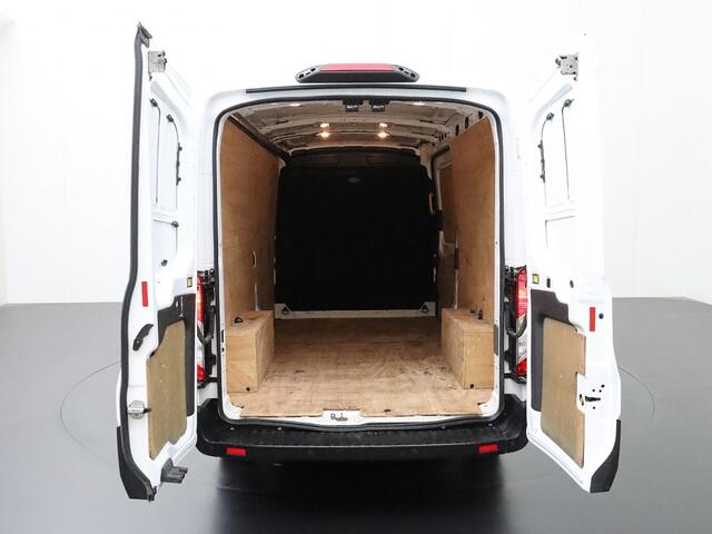 Ford TRANSIT 2.0TDCI 130PK L3H2 | Airco | Cruise | 3-~Persoons | Betimmering