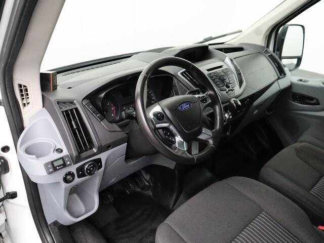 Ford TRANSIT 2.0TDCI 130PK L3H2 Werkplaats | 2800Kg Trekhaak | Camera | Airco | Cruise | 3-Persoons