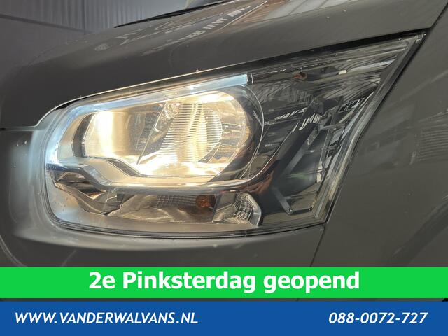 Ford TRANSIT 2.0 TDCI 131pk L2H2 Euro6 Airco | LED | Cruisecontrol | Verwarmde voorruit | Parkeersensoren Bijrijdersbank