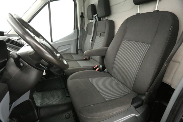 Ford TRANSIT 330 2.0 TDCI L2H2 Trend 170PK 2800KG Trekgew. Trekhaak Airco Camera Cruise Imperiaal PDC 3 Persoons