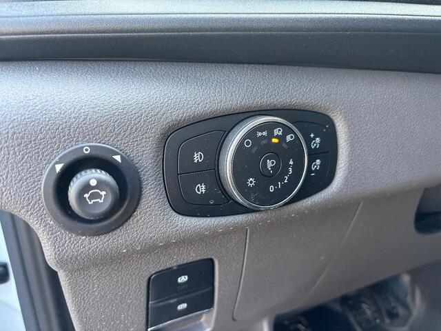 Ford TRANSIT Dubbelcabine Openlaadbak Airco Cruisecontrol Trekhaak 130PK BPM VRIJ NIEUW