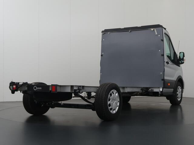 Ford TRANSIT MCA 350 2.0 TDCI 170 PK L4 H1 TREND SKELETAL | UIT VOORRAAD LEVERBAAR | Karhof Gesloten Bak + Deuren KENTEKEN 2024 | BLUETOOTH | CRUISE CONTROL | VOORRUITVERWARMING | DAB+ | LAADVERMOGEN 1303 KG