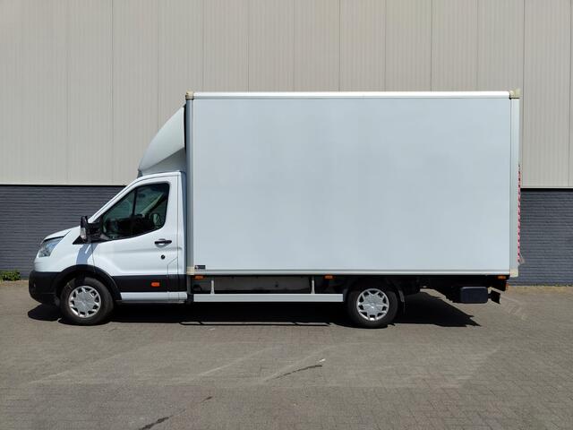 Ford TRANSIT Bakwagen+Laadklep Meubelbak+Laaddeur Euro 6.2 2.0D 130PK L4H3 DHollandia 3-Persoons Navi Airco Ford-Connect-Sync 3 Adaptive-Bochtverl. Pdc-a+v Elektric.Stoelverstelling+Voorruit+Stoel verwarmd Cruise Control Mistlampen Lengte Bak 443cm! Lane-Assist Lat om
