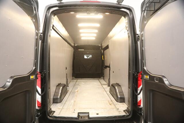Ford TRANSIT 2.0 EcoBlue L3H3 Airco Cruise LED 3 Persoons Traanplaat PDC Elektrpakket Trekhaak